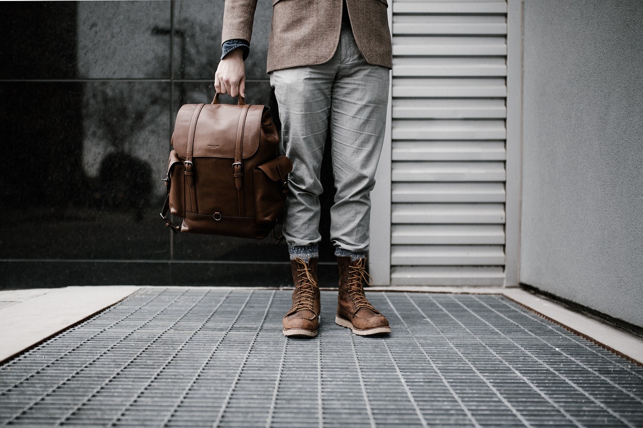 entdecken sie unsere stilvollen und funktionalen wickeltaschen, die perfekt für eltern unterwegs sind. optimaler komfort, viel stauraum und durchdachtes design vereinen sich in unseren wickeltaschen, damit sie alles notwendige für ihr baby immer griffbereit haben.