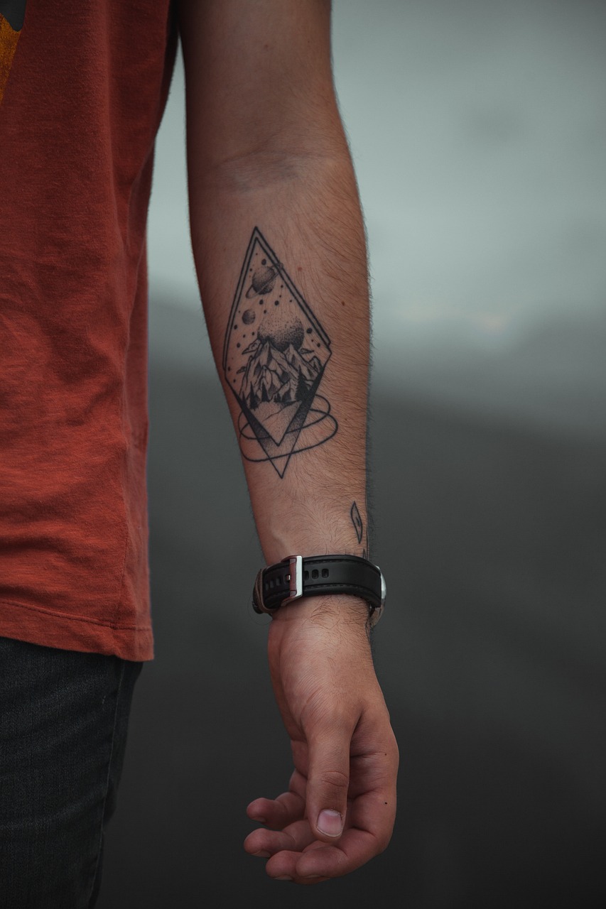 entdecken sie die faszinierende welt der wandtattoos! verleihen sie ihren wänden mit kreativen und einzigartigen designs einen persönlichen touch. ideal für jeden raum und leicht anzubringen.